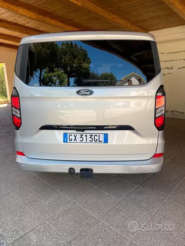 Begagnad Ford Tourneo 170 HK (125 kW) 2025 Grå Minibuss