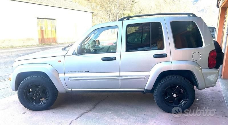Usata Jeep Cherokee Limited 143 CV (105 kW) 2002 Nero SUV