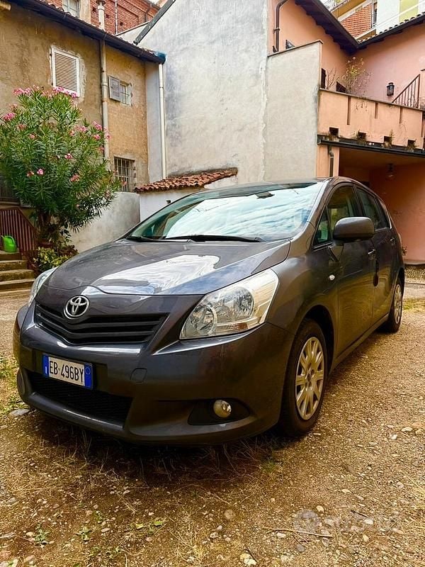 Usata Toyota Verso 126 CV (92 kW) 2010 Nero Monovolume