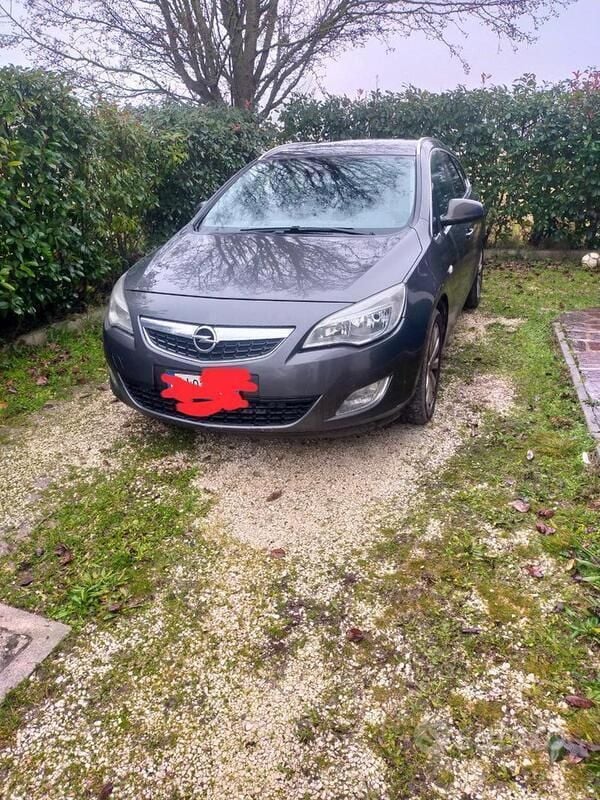 Usata 2011 Opel Astra Station wagon | 1500 € (Super prezzo) - Immagine 1/4