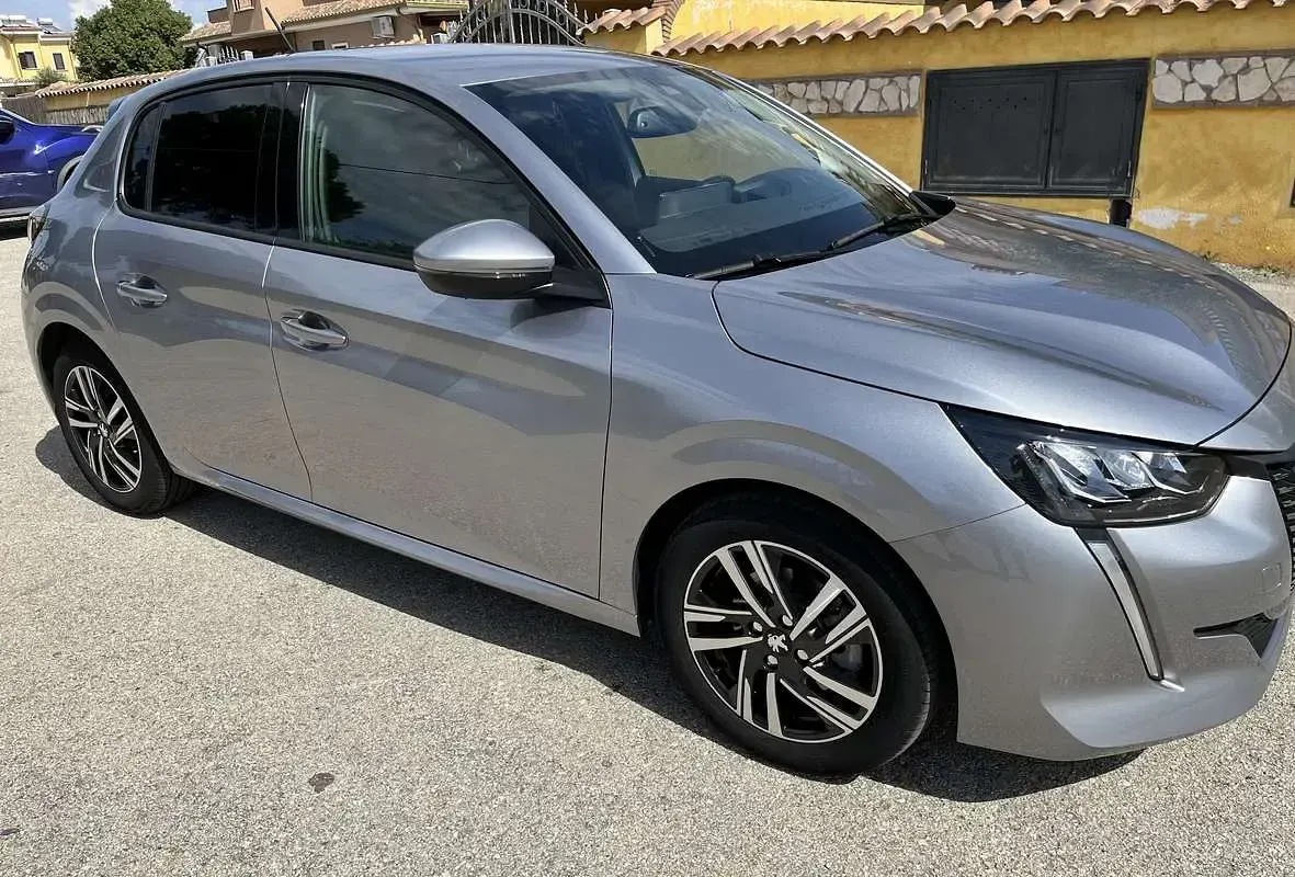 Usata Peugeot 208 Allure 101 CV (74 kW) 2020 Utilitaria