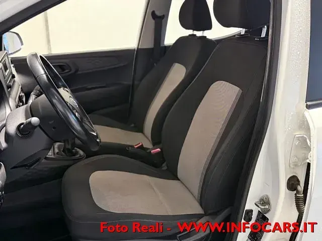 Usata Hyundai i10 Advanced 67 CV (49 kW) 2022 Bianco pastello Utilitaria