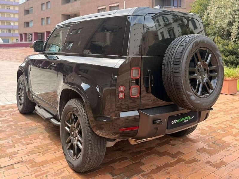 Usata Land Rover Defender SE Dynamic 200 CV (147 kW) 2026 Nero SUV