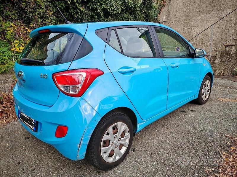 Blu Usata 2014 Hyundai i10 Due volumi | 4900 € - Immagine 1/4