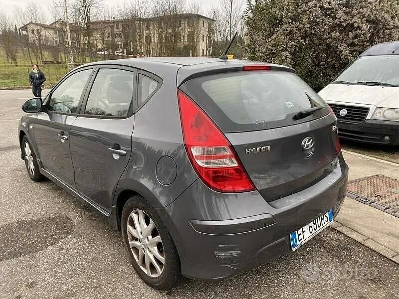 Usata Hyundai i30 Active 90 CV (66 kW) 2010 Grigio Berlina