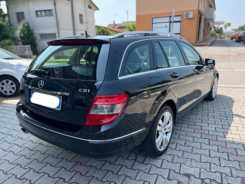 Usata Mercedes C220 170 CV (125 kW) 2009 Nero Berlina