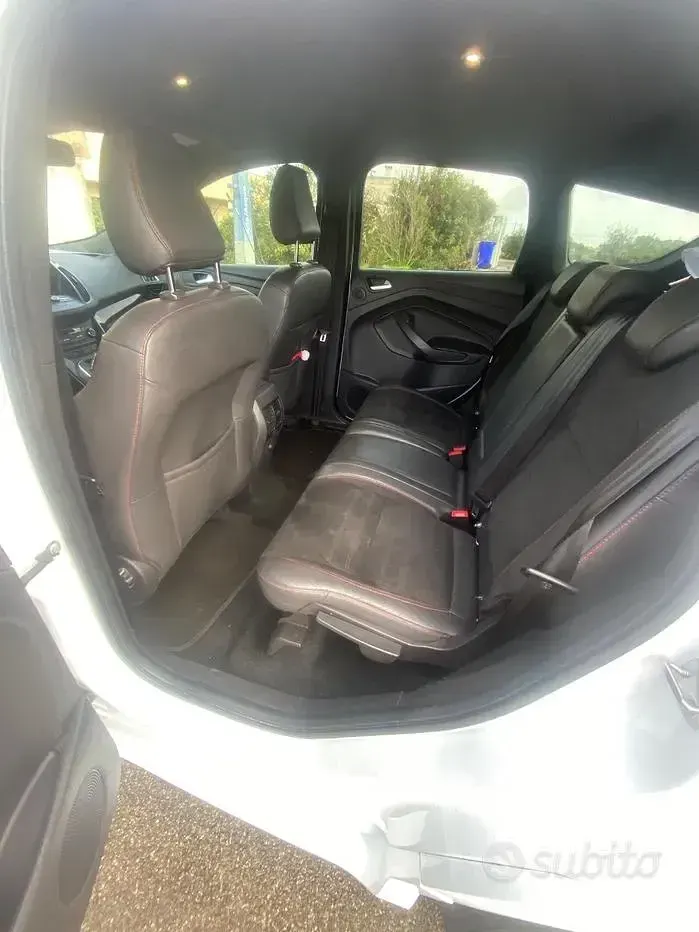Usata Ford Kuga 120 CV (88 kW) 2019 Bianco SUV