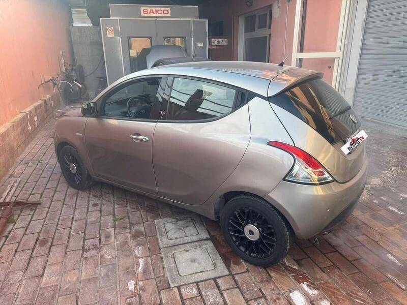 Usata Lancia Ypsilon S 95 CV (69 kW) 2012 Oro Utilitaria