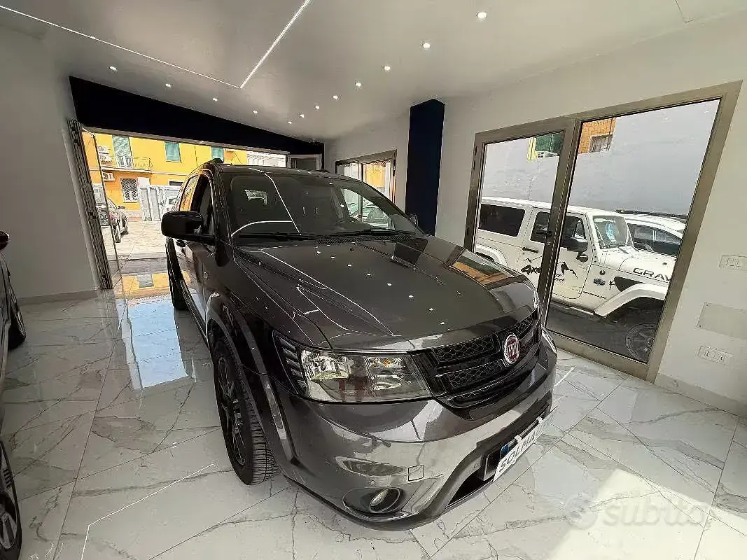 Usata Fiat Freemont Lounge 170 CV (125 kW) 2015 Grigio SUV