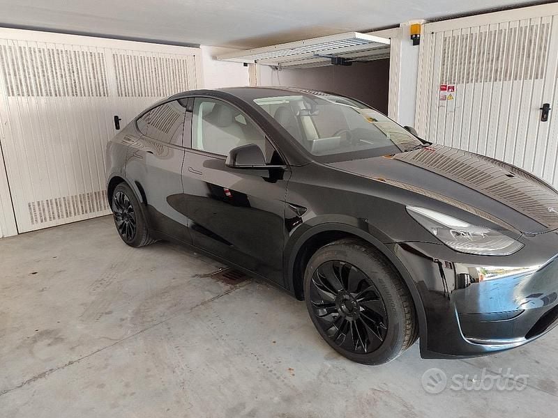Usata Tesla Model Y RWD 219 kW (299 CV) 2023 Nero SUV