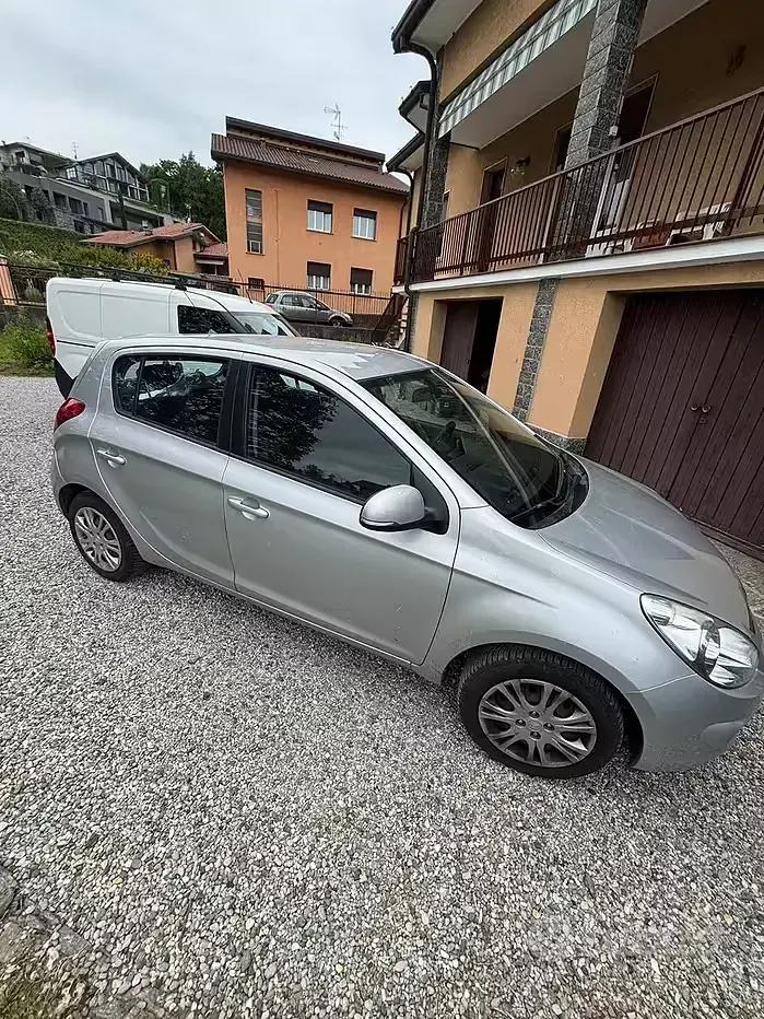 Usata Hyundai i20 78 CV (57 kW) 2010 Grigio Utilitaria