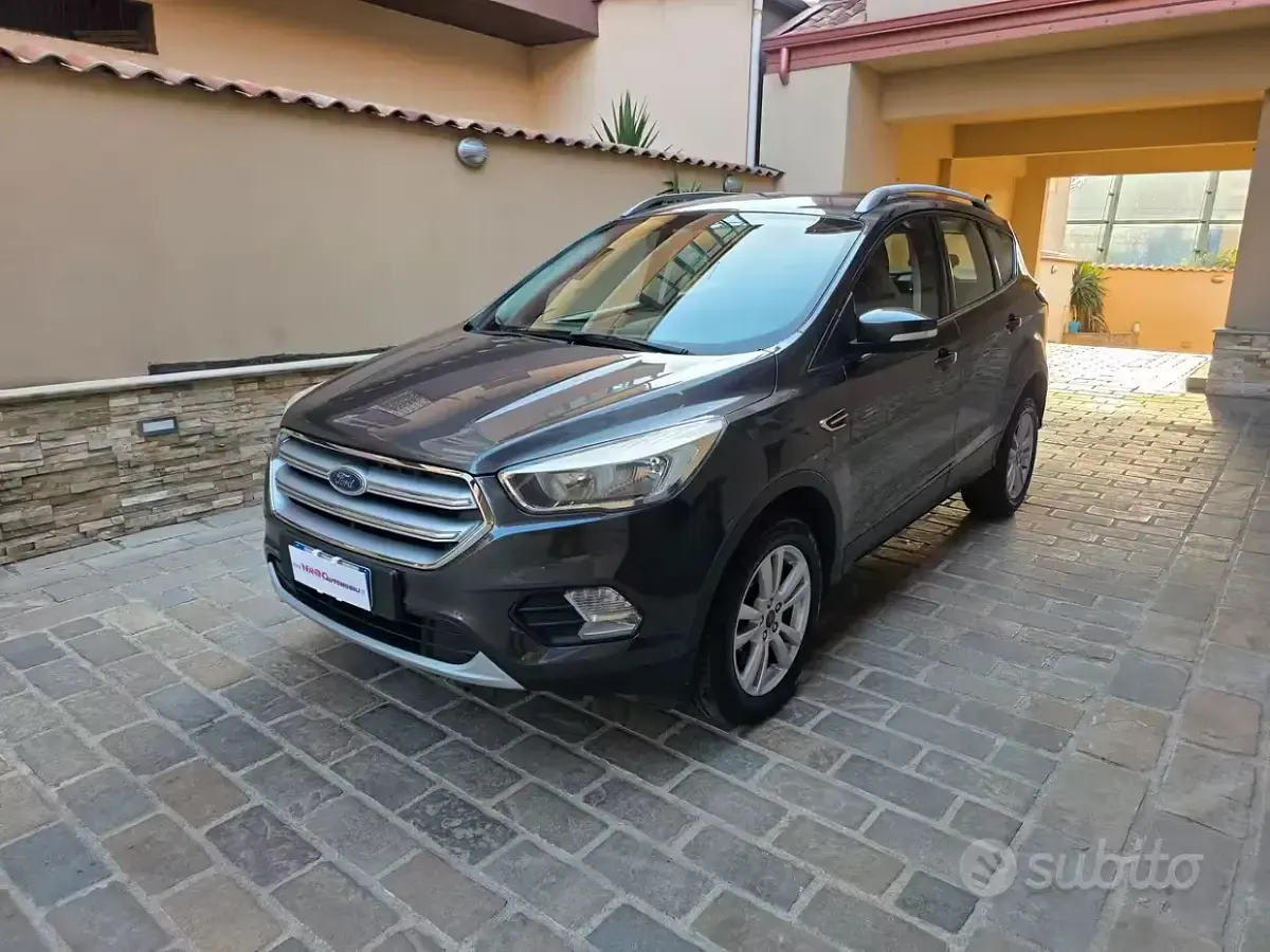 Usata Ford Kuga Titanium S 120 CV (88 kW) 2017 Grigio SUV
