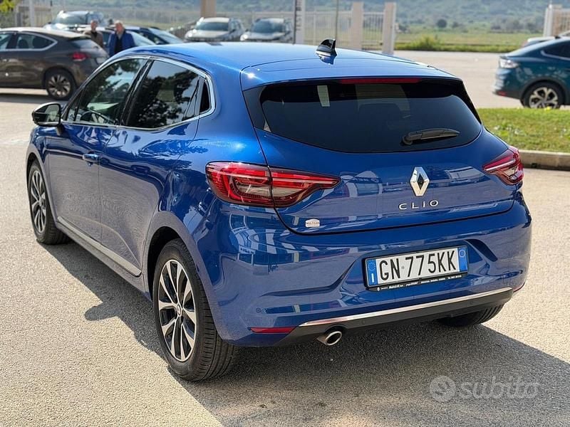 Usata Renault Clio V Techno 100 CV (73 kW) 2023 Blu Berlina