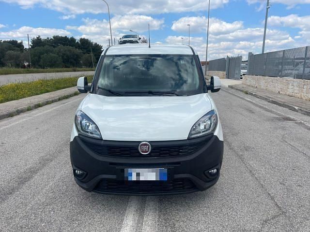 Usata Fiat Doblò Lounge 120 CV (88 kW) 2020 Bianco Monovolume