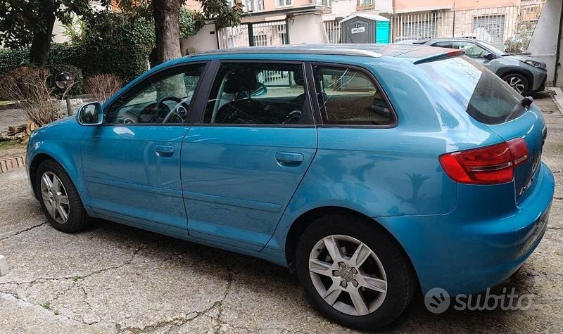 Usado Audi A3 Attraction 125 CV (91 kW) 2010 Azul Utilitario