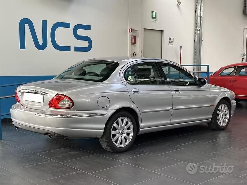 Usata Jaguar X-type Executive 196 CV (144 kW) 2001 Argento Berlina