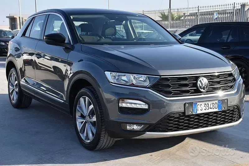 Usata VW T-Roc Style 150 CV (110 kW) 2018 Grigio SUV