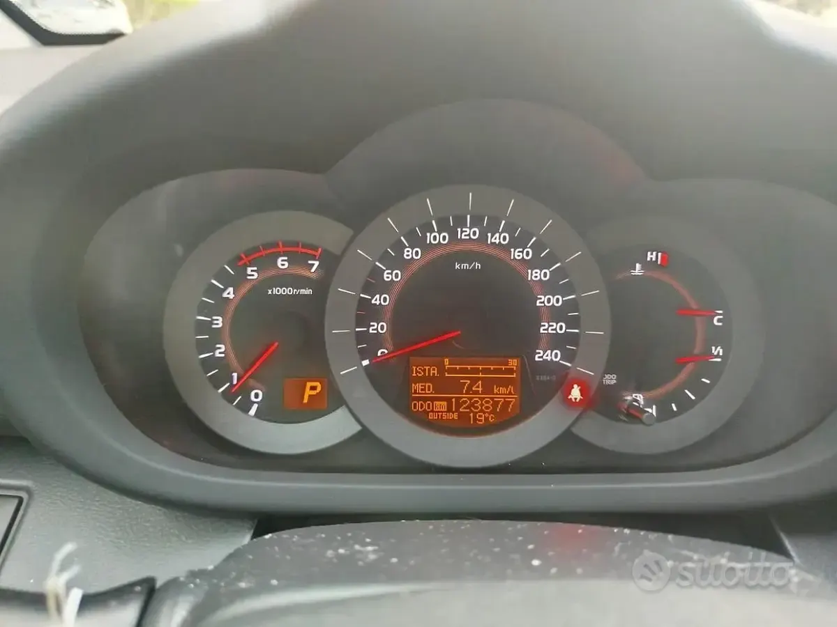 Usata Toyota RAV4 136 CV (100 kW) 2010 Bianco SUV