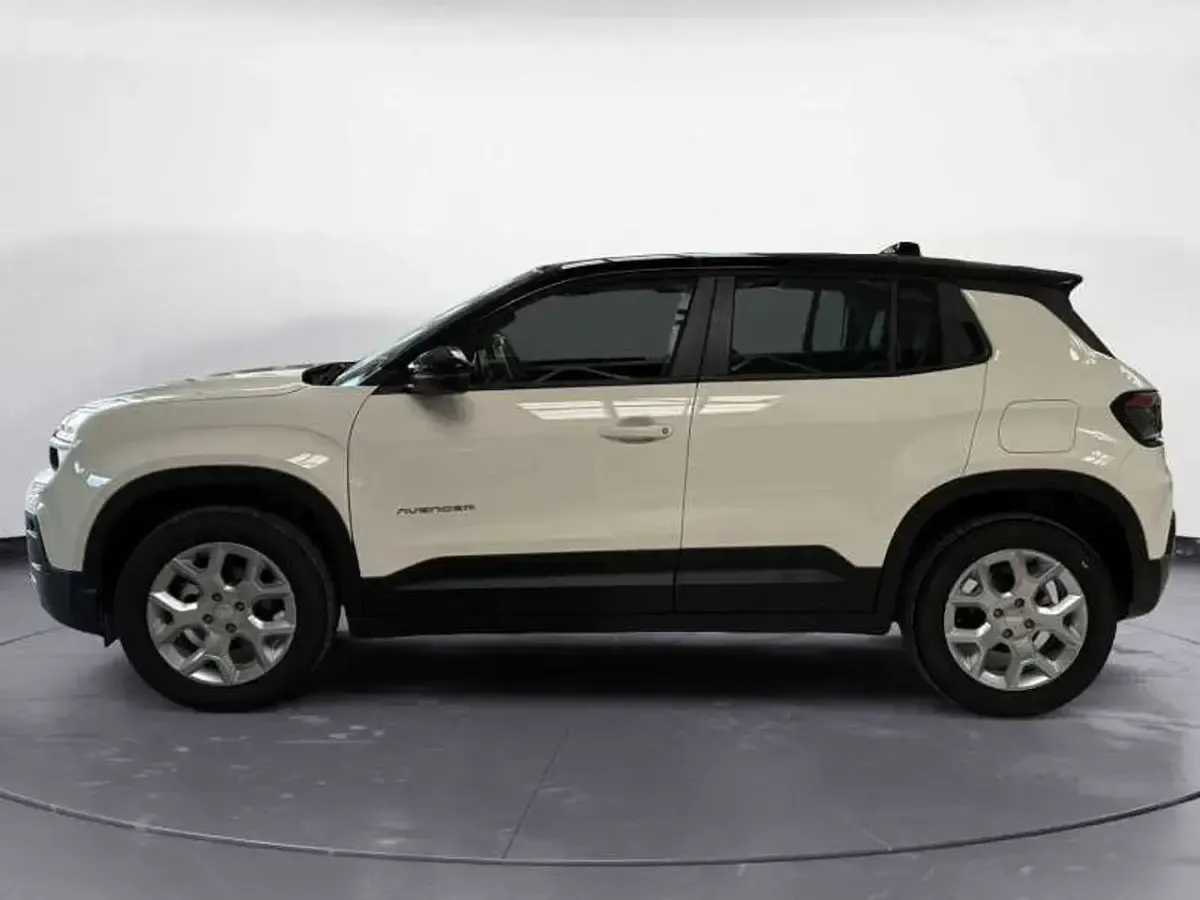 Nuova Jeep Avenger Altitude 99 CV (72 kW) 2026 Snow con tetto volcano SUV