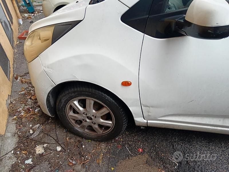 Begagnad Chevrolet Spark 68 HK (50 kW) 2010 Vit Halvkombi