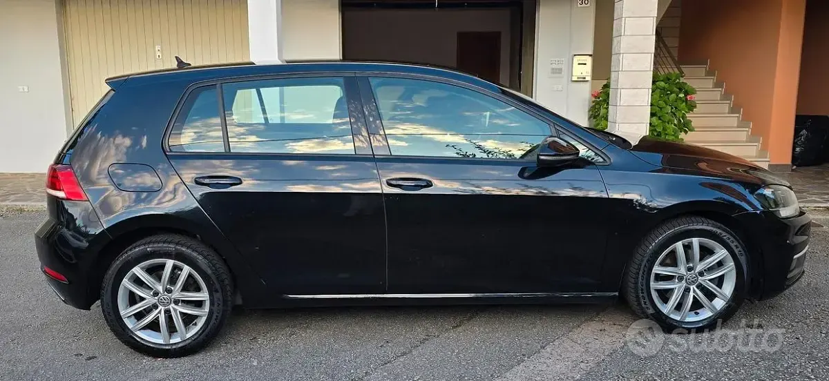Usata VW Golf VII 115 CV (84 kW) 2018 Nero Utilitaria