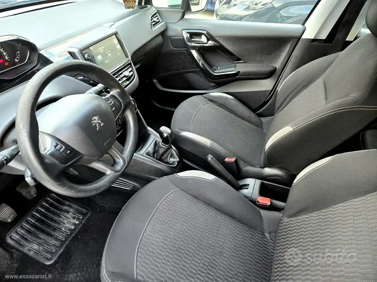 Begagnad Peugeot 208 Active 74 HK (54 kW) 2015 Vit Halvkombi