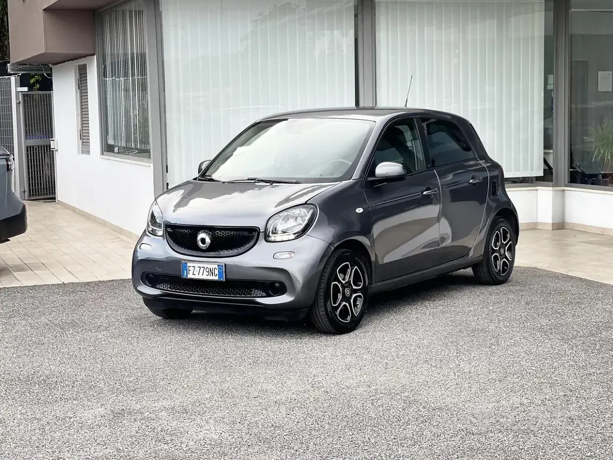 Usata Smart ForFour 90 CV (66 kW) 2017 Grigio Utilitaria
