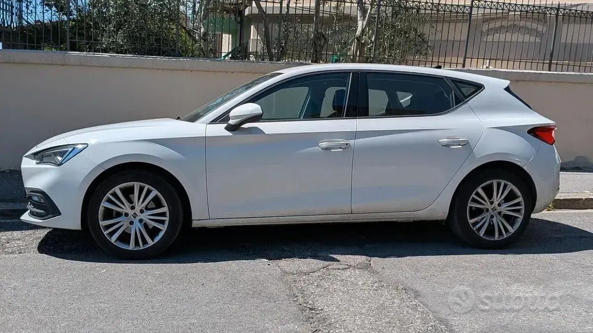 Usata Seat Leon Style 110 CV (80 kW) 2022 Bianco Berlina