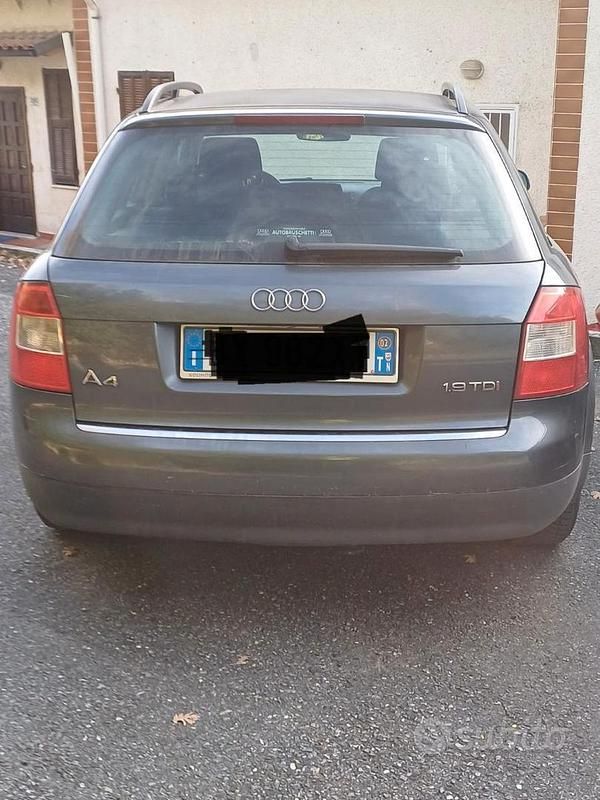 Usata Audi A4 Ambiente 131 CV (96 kW) 2002 Grigio Station wagon