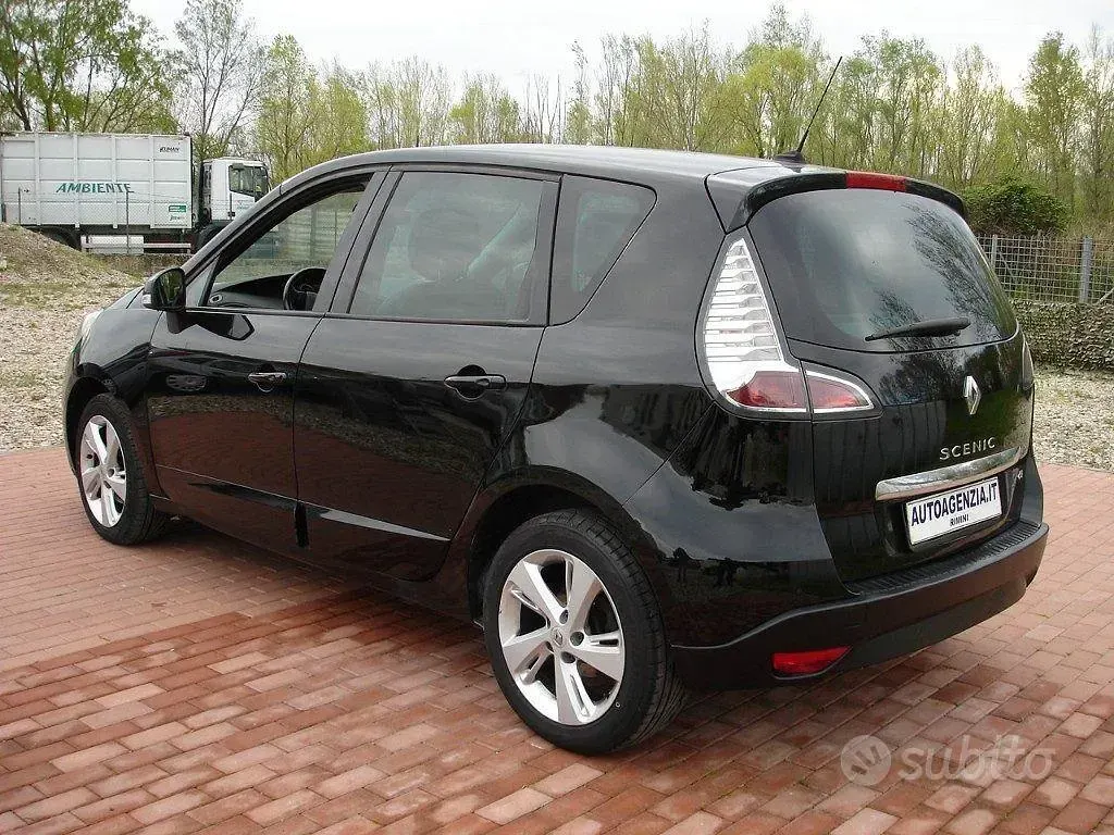 Usata Renault Scénic III Luxe 110 CV (80 kW) 2013 Nero Monovolume