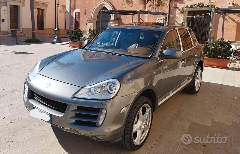Usata Porsche Cayenne 240 CV (176 kW) 2010 Grigio SUV
