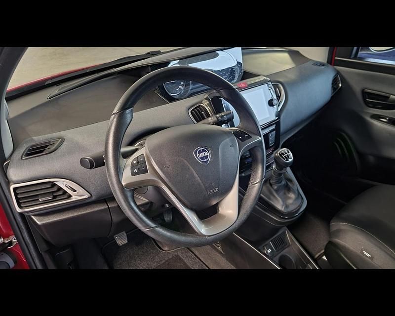 Brugt Lancia Ypsilon Gold 70 HK (51 kW) 2022 Rød Hatchback