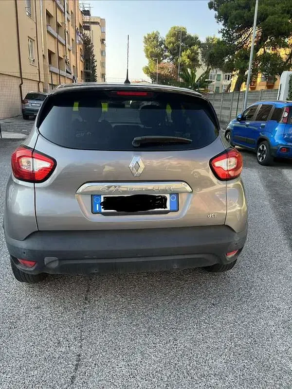 Usata Renault Captur 90 CV (66 kW) 2015 Grigio SUV