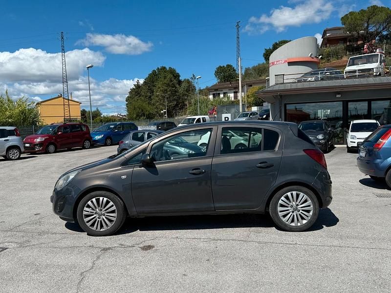 Usata Opel Corsa Edition 74 CV (54 kW) 2014 Grigio Berlina