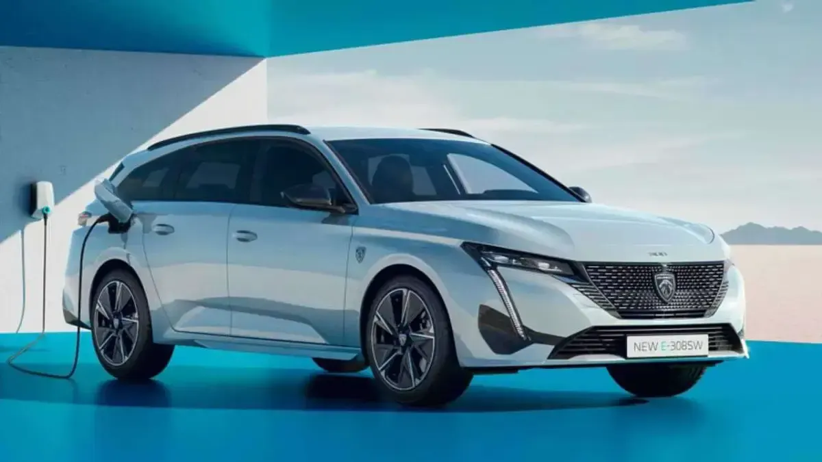 Nuova Peugeot e-308 GT 61 kW (84 CV) 2026 Argento Utilitaria
