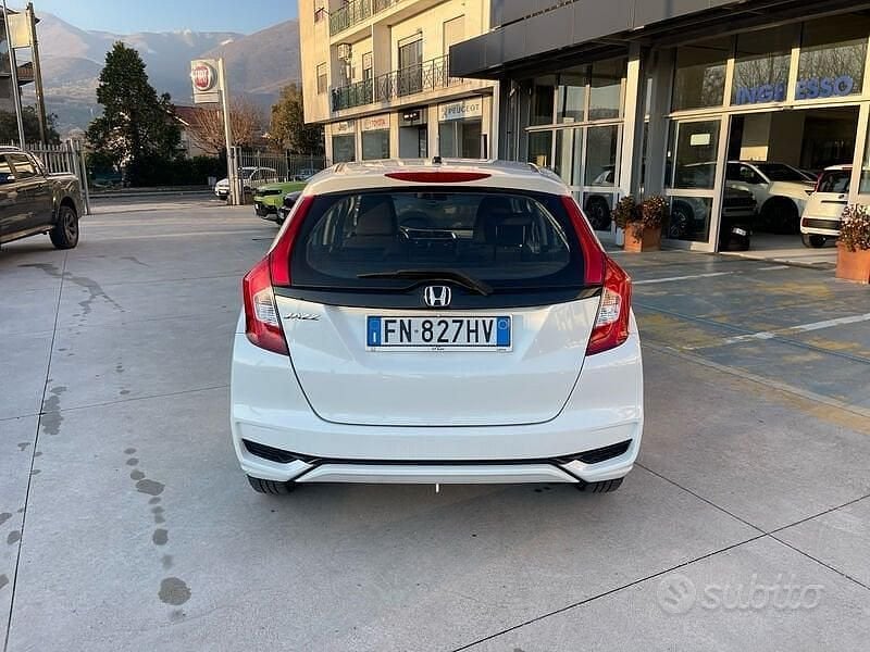 Usata Honda Jazz Trend 102 CV (75 kW) 2018 Bianco Utilitaria