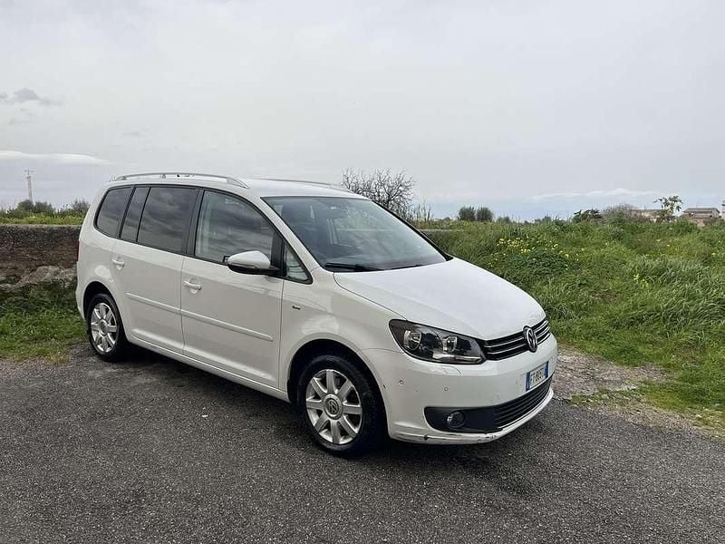 Begagnad VW Touran Highline 150 HK (110 kW) 2015 Vit Minibuss