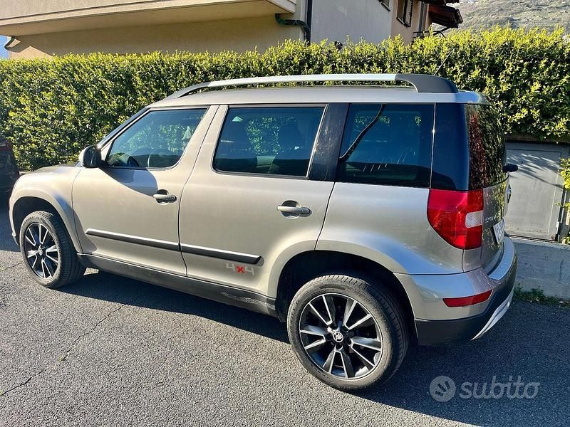 Usata Skoda Yeti Ambition 110 CV (80 kW) 2017 Grigio SUV