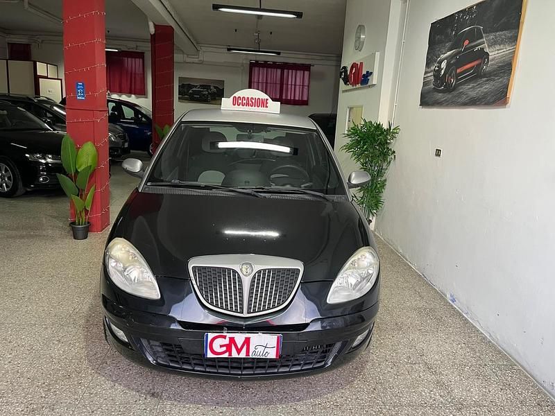 Usata Lancia Ypsilon 70 CV (51 kW) 2004 Nero Utilitaria