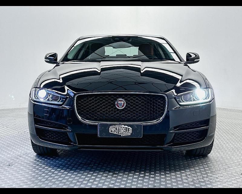 Usata Jaguar XE Prestige 180 CV (132 kW) 2016 Nero Berlina