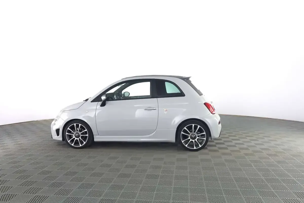 Usata Abarth 595C Turismo 165 CV (121 kW) 2021 Grigio campovolo con capote ne Cabrio