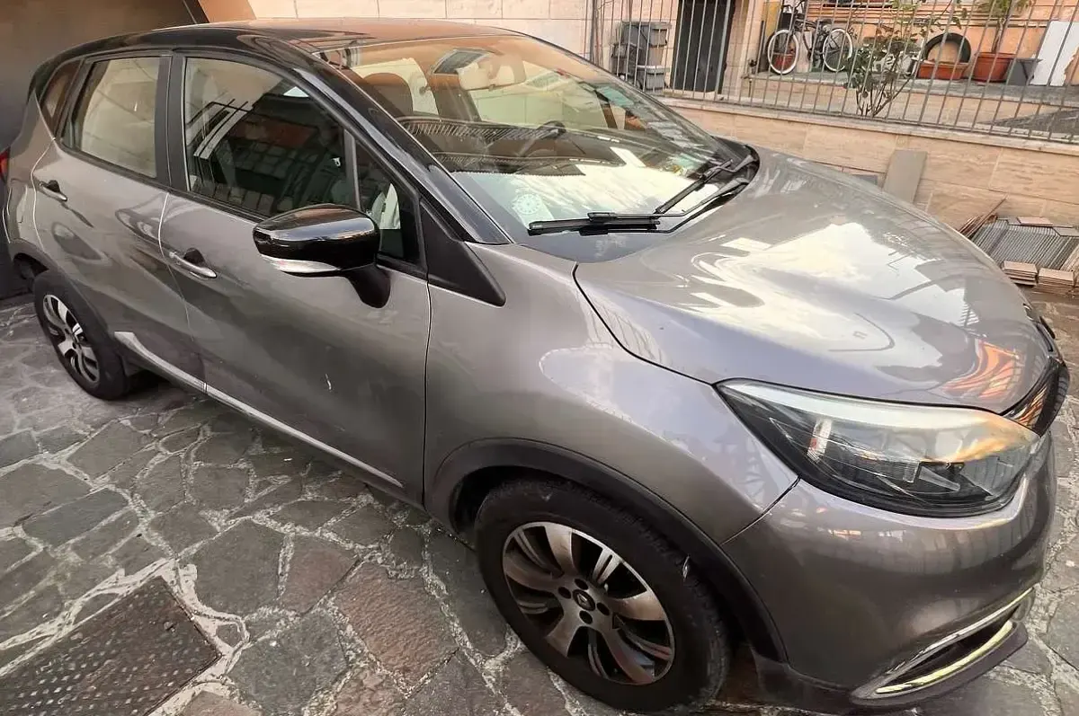 Usata Renault Captur Iconic 90 CV (66 kW) 2016 Grigio SUV
