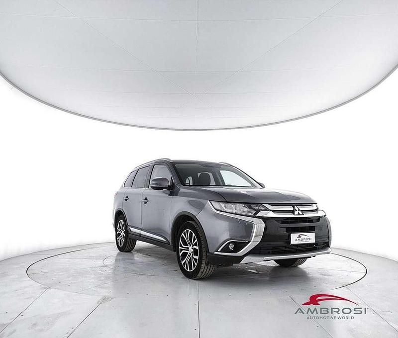 Usata Mitsubishi Outlander Intense 150 CV (110 kW) 2016 Grigio SUV