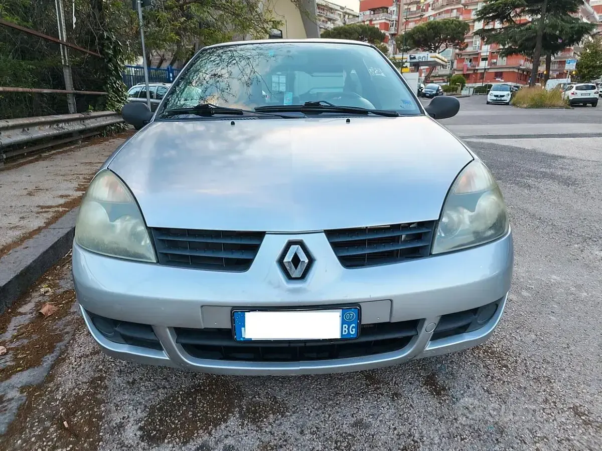 Usata Renault Clio II 75 CV (55 kW) 2007 Grigio Berlina