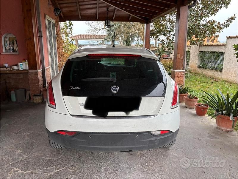 Usata Lancia Delta 120 CV (88 kW) 2013 Bianco Utilitaria