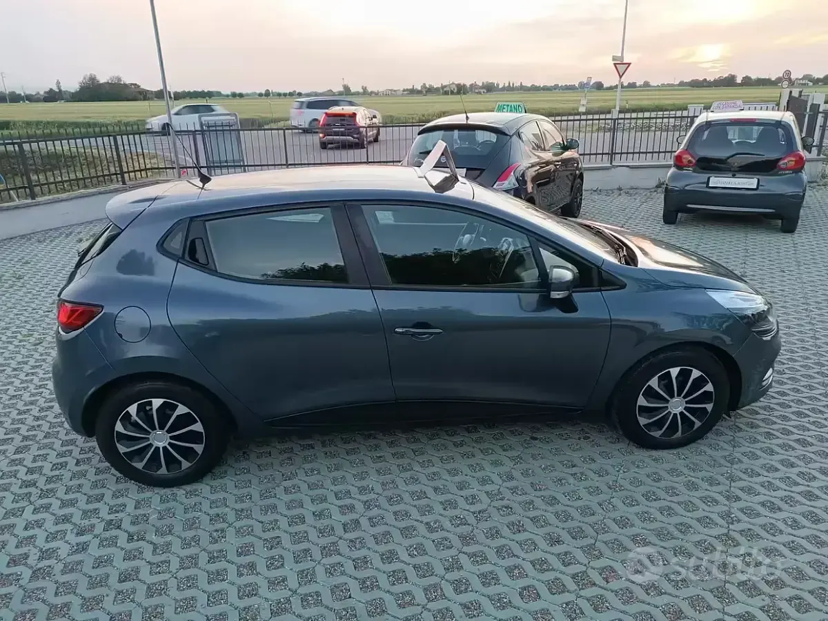 Second-hand Renault Clio IV Life 75 CP (55 kW) 2017 Albastru Berlinǎ