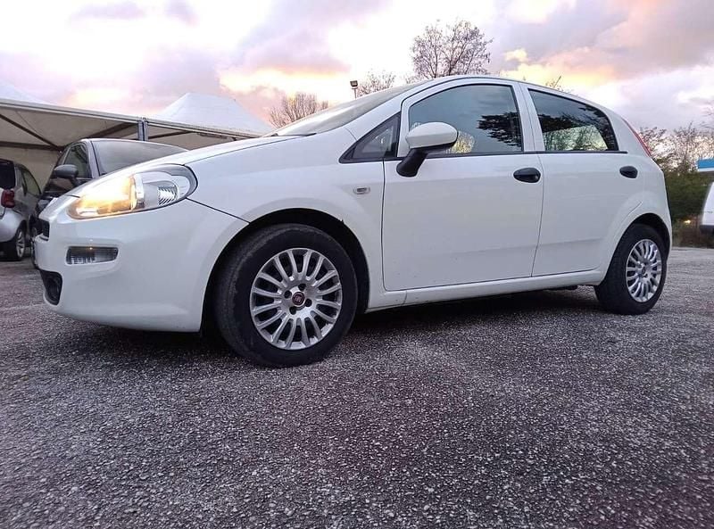 Bianco Usata 2016 Fiat Punto Street Berlina | 6000 € (Ottimo prezzo) - Immagine 1/4