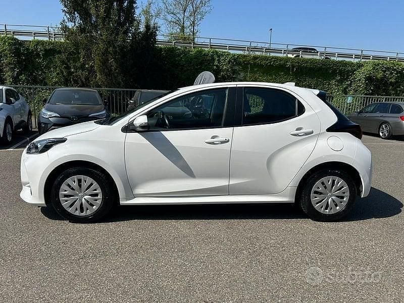 Usata Toyota Yaris Active 72 CV (52 kW) 2023 Bianco Utilitaria