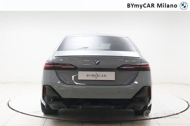 Usata BMW i5 M Sport 289 kW (394 CV) 2025 Grigio Berlina