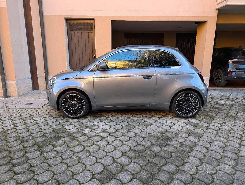 Usata Fiat 500e Icon 41 kW (57 CV) 2020 Grigio Cabrio